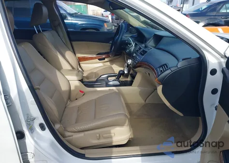 2011 Honda Accord 3.5 Ex-L z USA, uszkodzony, nr VIN 1HGCP3F85BA009590